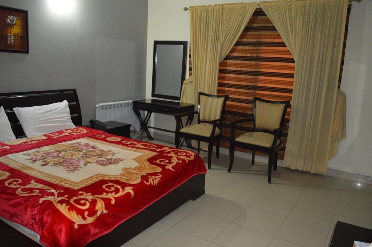 Royal Manor F-10 Bed and Breakfast Ισλαμαμπάντ Εξωτερικό φωτογραφία