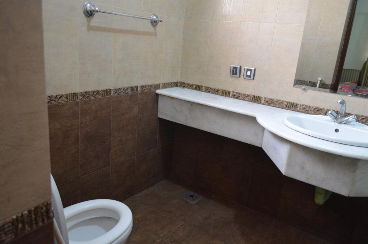 Royal Manor F-10 Bed and Breakfast Ισλαμαμπάντ Εξωτερικό φωτογραφία