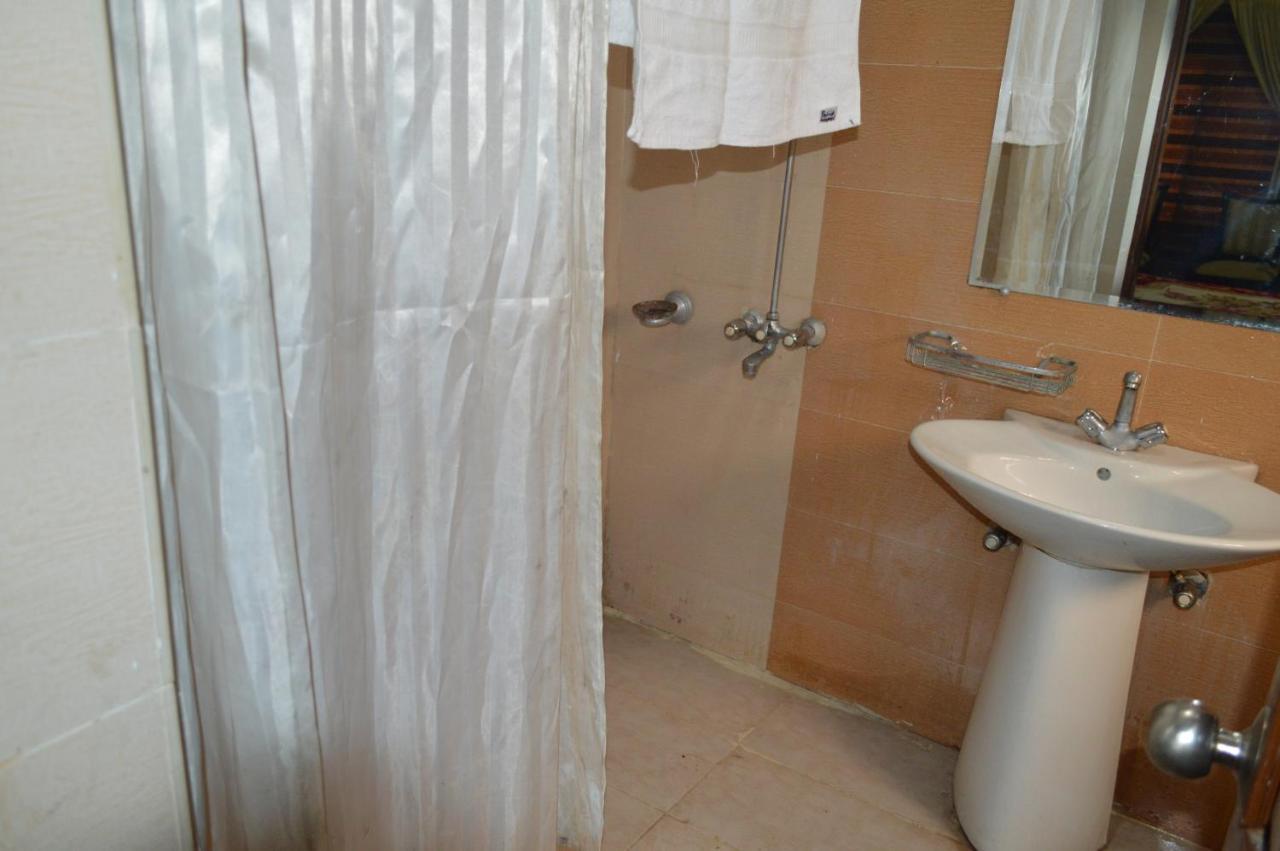 Royal Manor F-10 Bed and Breakfast Ισλαμαμπάντ Εξωτερικό φωτογραφία
